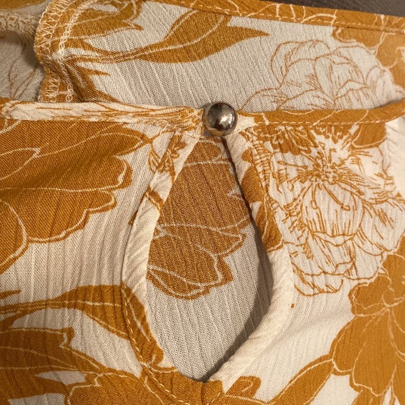 Swing top with lace accent - Picture 4 of 4